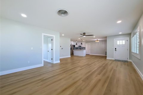 Casa en alquiler en Saint Pete Beach, Florida, 3 dormitorios, 141.58 m2 № 2277881 - foto 12