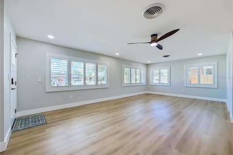 Casa en alquiler en Saint Pete Beach, Florida, 3 dormitorios, 141.58 m2 № 2277881 - foto 8