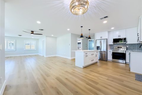 Casa en alquiler en Saint Pete Beach, Florida, 3 dormitorios, 141.58 m2 № 2277881 - foto 15