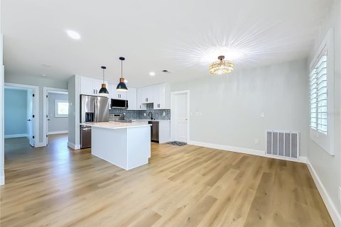 Casa en alquiler en Saint Pete Beach, Florida, 3 dormitorios, 141.58 m2 № 2277881 - foto 14