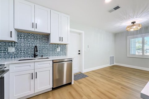 Casa en alquiler en Saint Pete Beach, Florida, 3 dormitorios, 141.58 m2 № 2277881 - foto 20