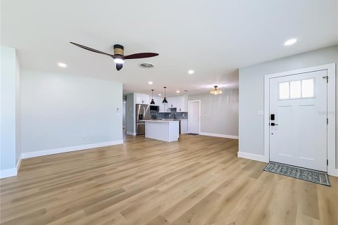 Casa en alquiler en Saint Pete Beach, Florida, 3 dormitorios, 141.58 m2 № 2277881 - foto 13