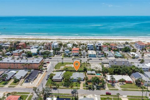 Casa en alquiler en Saint Pete Beach, Florida, 3 dormitorios, 141.58 m2 № 2277881 - foto 3