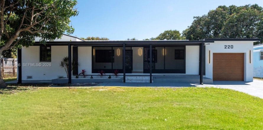 Дом в Майами, Флорида 3 спальни, 109.72м2 № 2049098