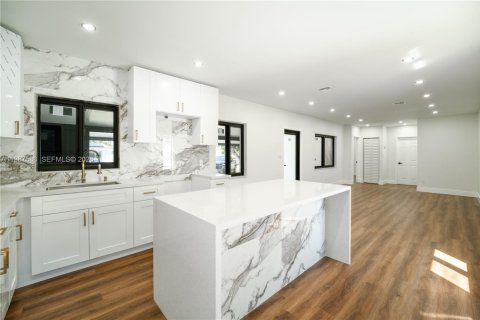 Купить виллу или дом в Майами, Флорида 3 спальни, 109.72м2, № 2049098 - фото 7