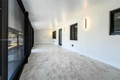 Купить виллу или дом в Майами, Флорида 3 спальни, 109.72м2, № 2049098 - фото 11