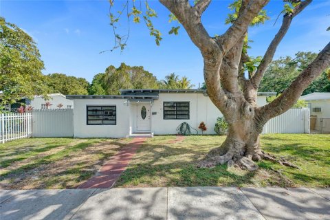 Villa ou maison à vendre à North Miami, Floride: 3 chambres, 123 m2 № 1865213 - photo 23