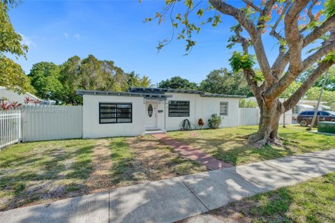 Villa ou maison à vendre à North Miami, Floride: 3 chambres, 123 m2 № 1865213 - photo 5