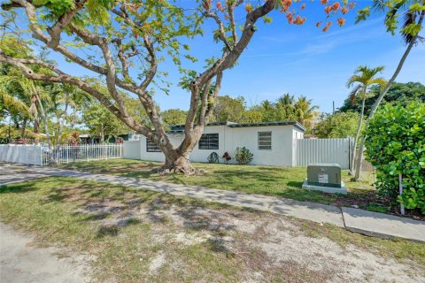 Villa ou maison à vendre à North Miami, Floride: 3 chambres, 123 m2 № 1865213 - photo 2