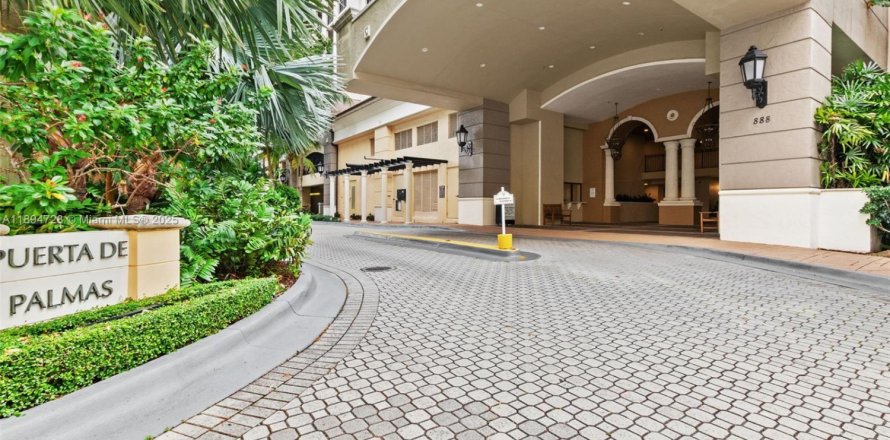 Таунхаус в Корал-Гейблс, Флорида 1 спальня, 105.07м2 № 1949135