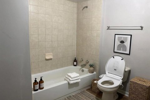 House in Orlando, Florida 3 bedrooms, 122.63 sq.m. № 2426000 - photo 15