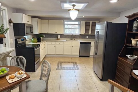 House in Orlando, Florida 3 bedrooms, 122.63 sq.m. № 2426000 - photo 7