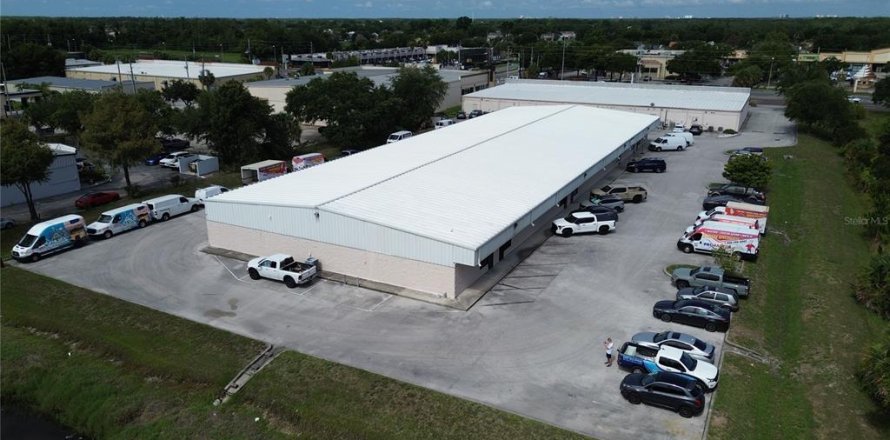 Commercial property in Orlando, Florida 297.29 sq.m. № 2231459