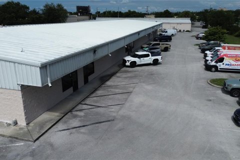 Commercial property in Orlando, Florida 297.29 sq.m. № 2231459 - photo 2