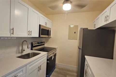 Copropriété à louer à Hollywood, Floride: 1 chambre, 59.46 m2 № 2268797 - photo 10