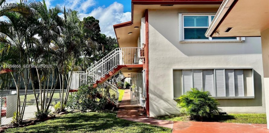 Condo à Hollywood, Floride, 1 chambre  № 2268797