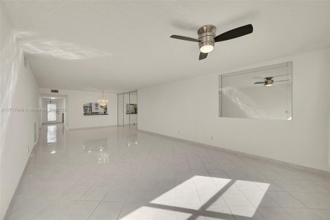 Condominio en venta en Sunrise, Florida, 2 dormitorios, 131.74 m2 № 1708191 - foto 4