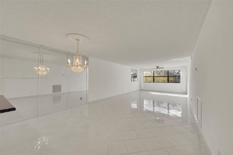 Condominio en venta en Sunrise, Florida, 2 dormitorios, 131.74 m2 № 1708191 - foto 3