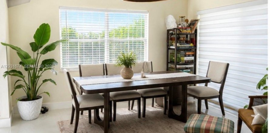 Villa ou maison à Miramar, Floride 3 chambres, 145.76 m2 № 2182682