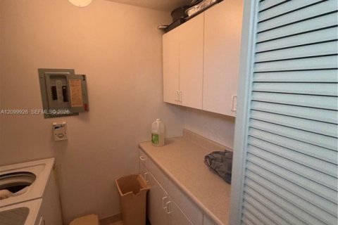 Condo in Greenacres, Florida, 2 bedrooms  № 2397914 - photo 25
