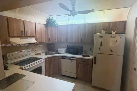 Condo in Greenacres, Florida, 2 bedrooms  № 2397914 - photo 18