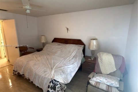 Condo in Greenacres, Florida, 2 bedrooms  № 2397914 - photo 12
