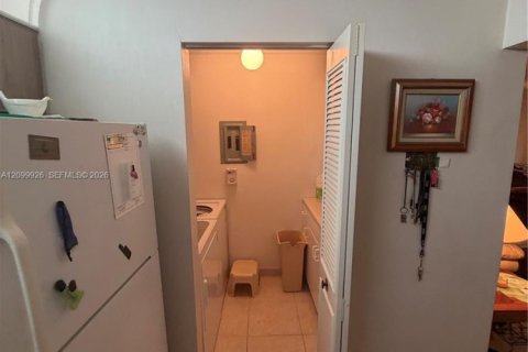 Condo in Greenacres, Florida, 2 bedrooms  № 2397914 - photo 21