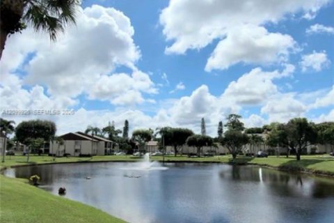 Condo in Greenacres, Florida, 2 bedrooms  № 2397914 - photo 26
