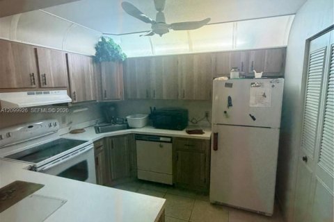 Condo in Greenacres, Florida, 2 bedrooms  № 2397914 - photo 19