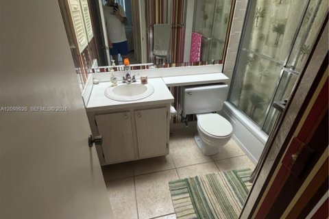 Condo in Greenacres, Florida, 2 bedrooms  № 2397914 - photo 7