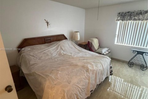 Condo in Greenacres, Florida, 2 bedrooms  № 2397914 - photo 10