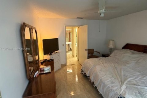 Condo in Greenacres, Florida, 2 bedrooms  № 2397914 - photo 13