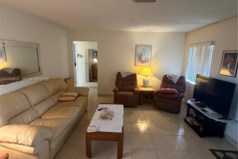 Condo in Greenacres, Florida, 2 bedrooms  № 2397914 - photo 24