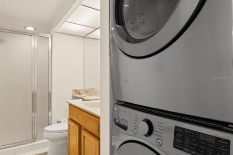 Condo in Saint Pete Beach, Florida, 2 bedrooms  № 1844909 - photo 17