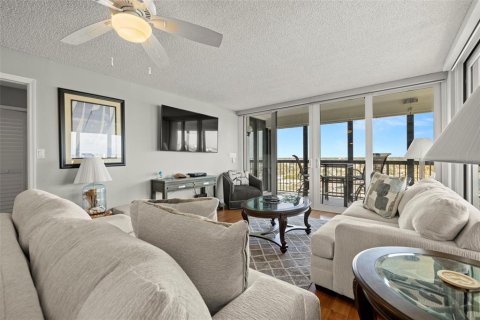 Condo in Saint Pete Beach, Florida, 2 bedrooms  № 1844909 - photo 12