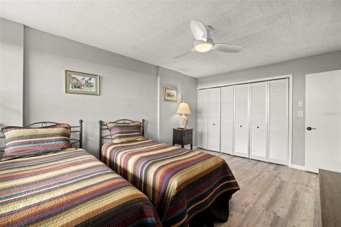 Condo in Saint Pete Beach, Florida, 2 bedrooms  № 1844909 - photo 21