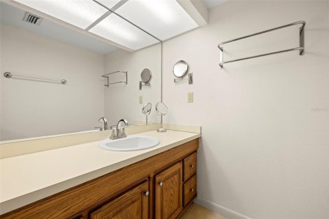 Condo in Saint Pete Beach, Florida, 2 bedrooms  № 1844909 - photo 10