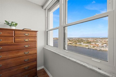 Condo in Saint Pete Beach, Florida, 2 bedrooms  № 1844909 - photo 9