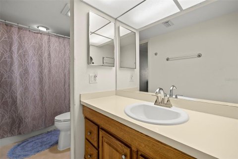 Condo in Saint Pete Beach, Florida, 2 bedrooms  № 1844909 - photo 11