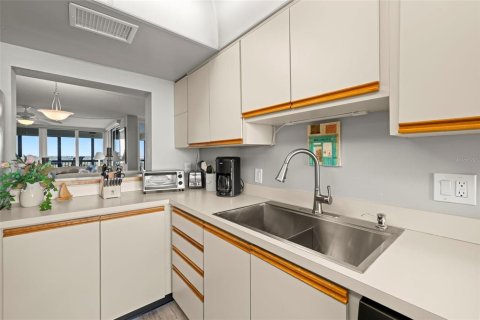 Condo in Saint Pete Beach, Florida, 2 bedrooms  № 1844909 - photo 26