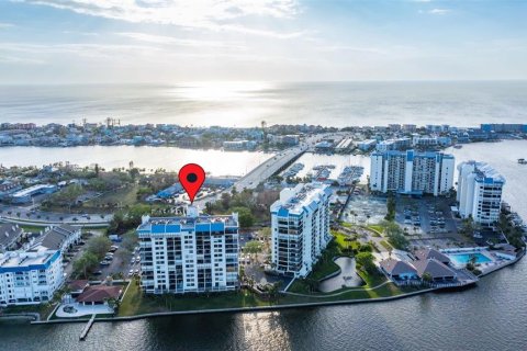 Condo in Saint Pete Beach, Florida, 2 bedrooms  № 1844909 - photo 1