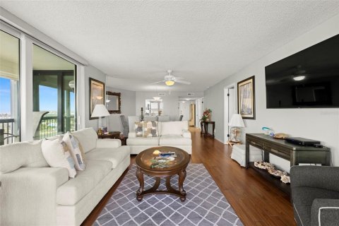 Condo in Saint Pete Beach, Florida, 2 bedrooms  № 1844909 - photo 15