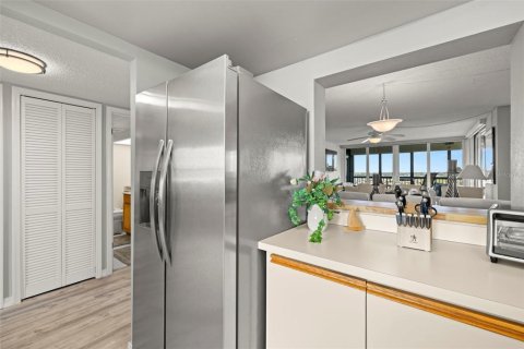 Condo in Saint Pete Beach, Florida, 2 bedrooms  № 1844909 - photo 27