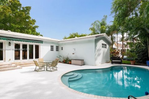 House in Coral Gables, Florida 4 bedrooms, 162.76 sq.m. № 1875730 - photo 7