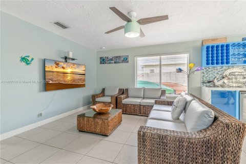 Casa en venta en Marathon, Florida, 4 dormitorios, 162.02 m2 № 1975972 - foto 5