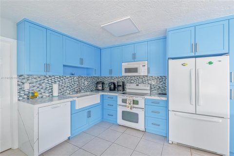 Casa en venta en Marathon, Florida, 4 dormitorios, 162.02 m2 № 1975972 - foto 19