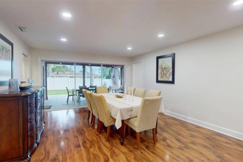 House in Seminole, Florida 3 bedrooms, 164.44 sq.m. № 1816716 - photo 12