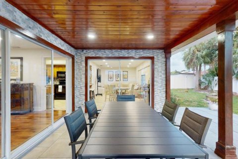 House in Seminole, Florida 3 bedrooms, 164.44 sq.m. № 1816716 - photo 17