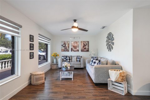 Villa ou maison à vendre à Homestead, Floride: 3 chambres, 224.45 m2 № 1968718 - photo 2