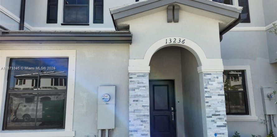 Condo in Homestead, Florida, 3 bedrooms № 1898253
